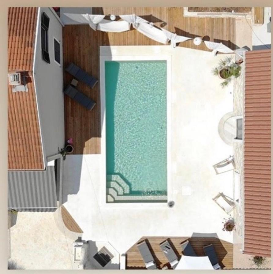 Ferienwohnungen VI La Mare With Heated Pool 자다르 외부 사진