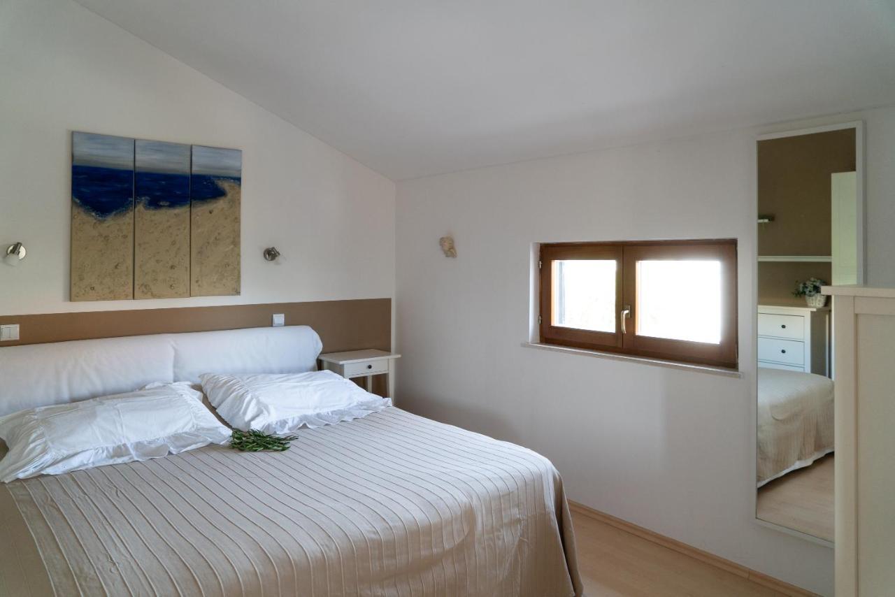 Ferienwohnungen VI La Mare With Heated Pool 자다르 외부 사진
